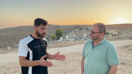 المستوطنون بدعم من الحكومة يحاولون عزل القرى ومحاصرتها لتنفيذ مخطط التطهير العرقي